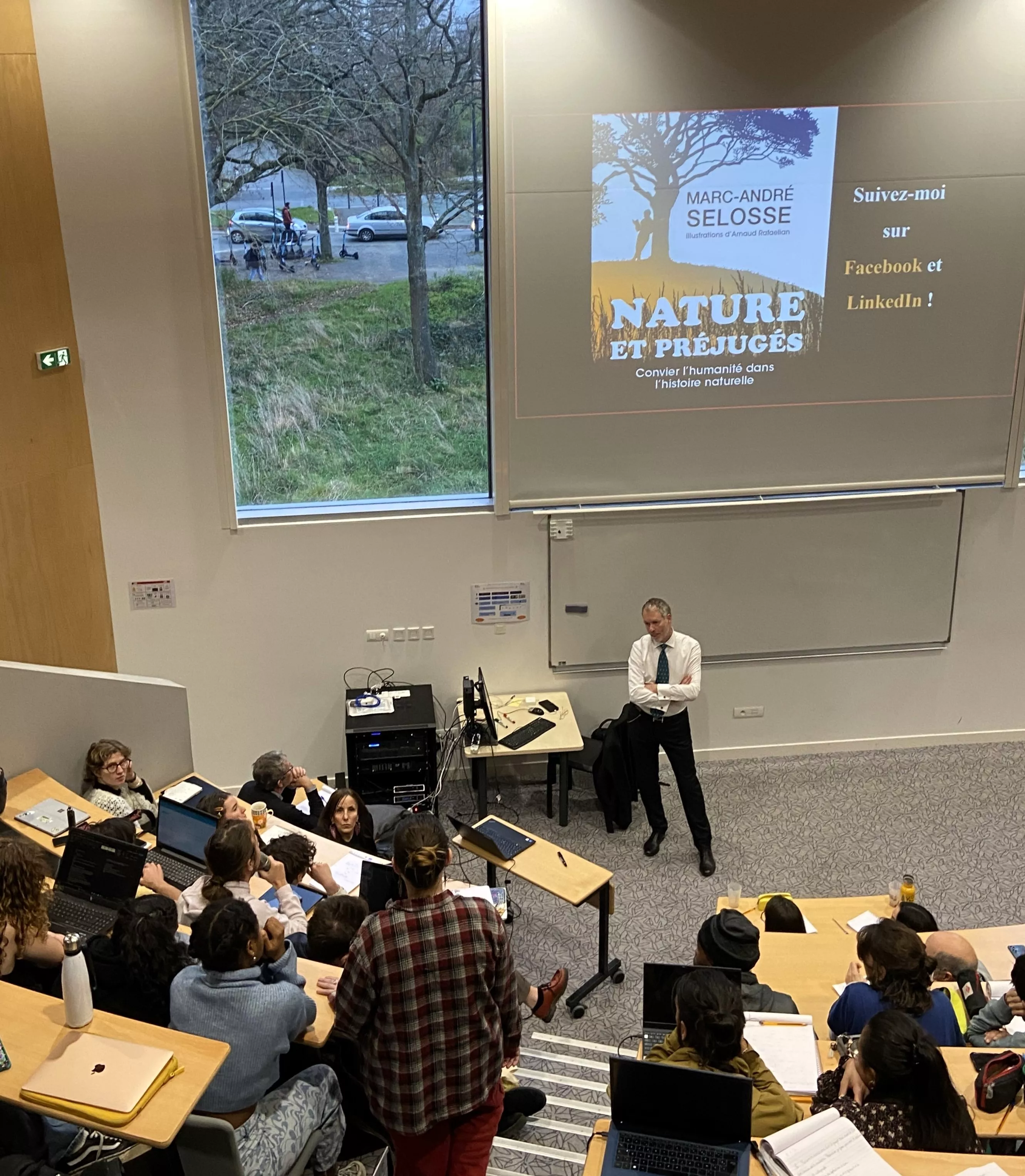 Conférence Marc-André Sélosse à l'istom face aux étudiants de l'istom